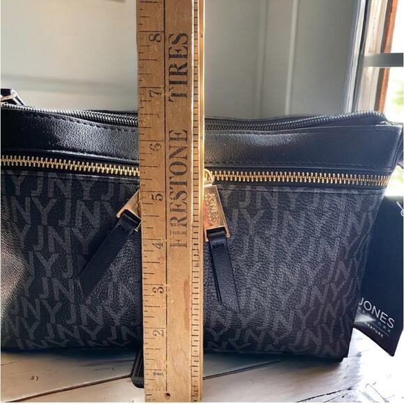 Jones New York Kayla Crossbody NWT - Picture 6 of 11